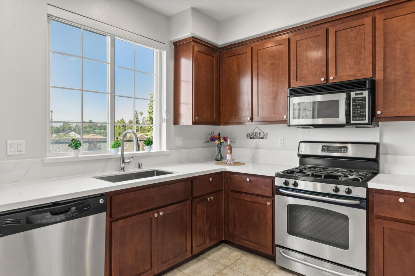 Detail Gallery Image 19 of 28 For 307 Destino Cir, San Jose,  CA 95133 - 3 Beds | 2/1 Baths