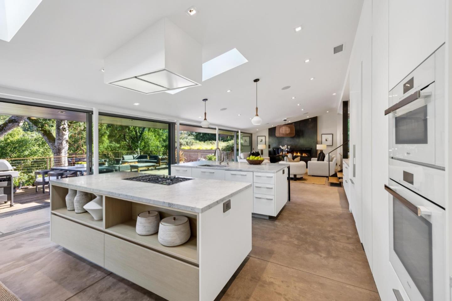 Detail Gallery Image 13 of 52 For 22 Grove Dr, Portola Valley,  CA 94028 - 3 Beds | 3 Baths