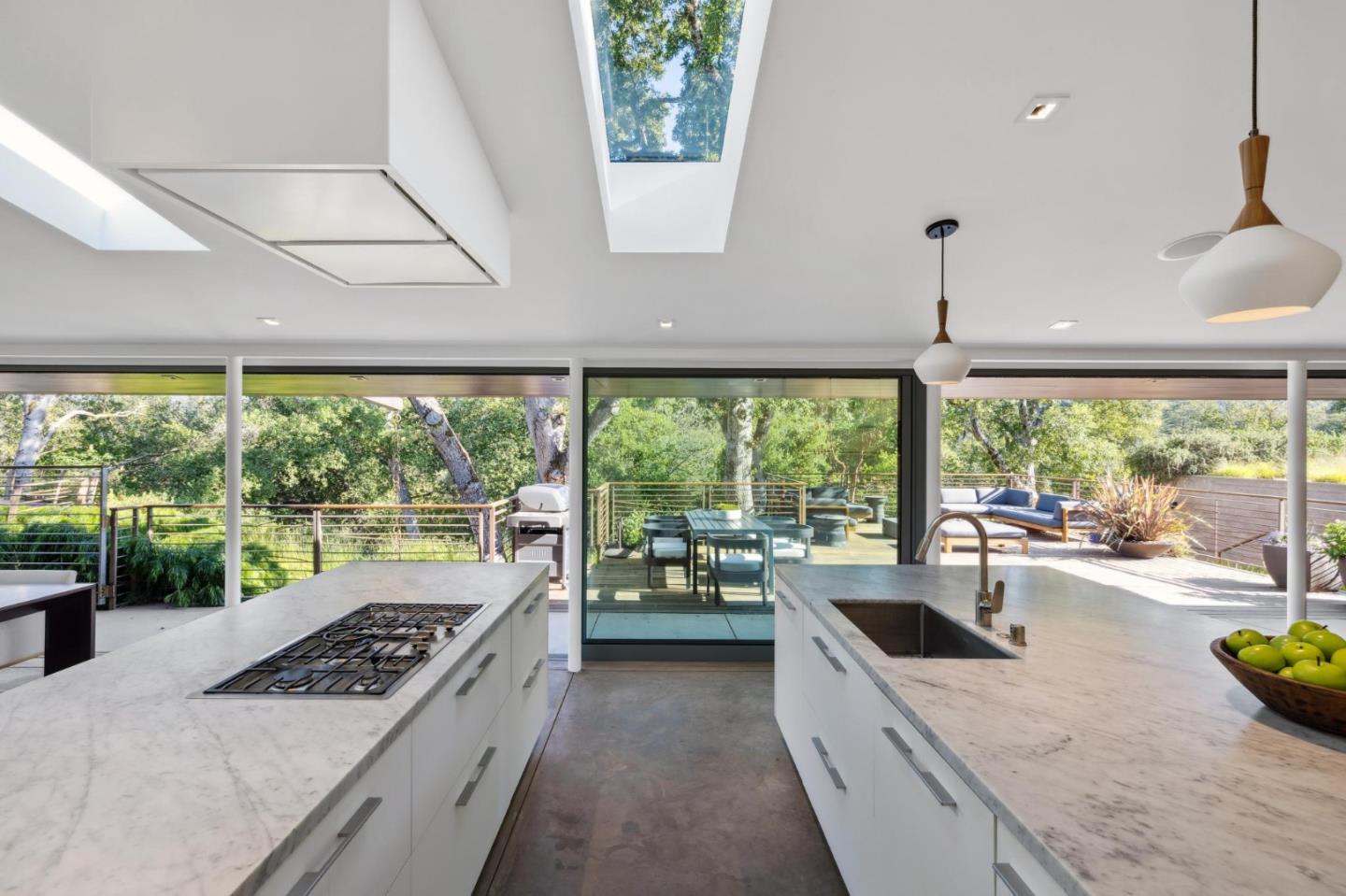 Detail Gallery Image 14 of 52 For 22 Grove Dr, Portola Valley,  CA 94028 - 3 Beds | 3 Baths