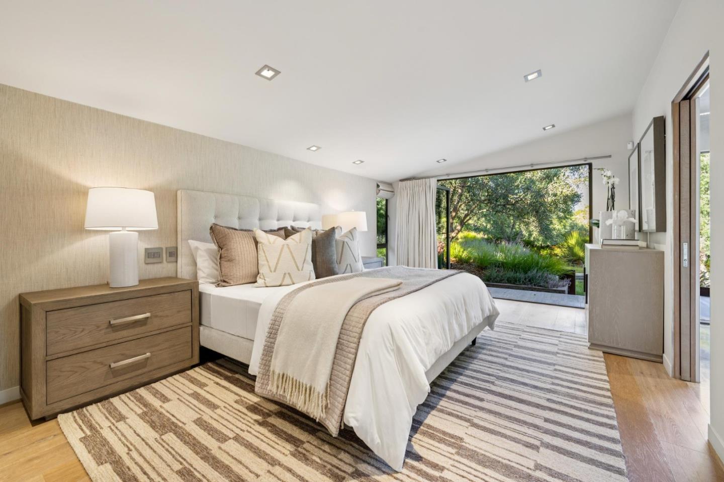 Detail Gallery Image 18 of 52 For 22 Grove Dr, Portola Valley,  CA 94028 - 3 Beds | 3 Baths