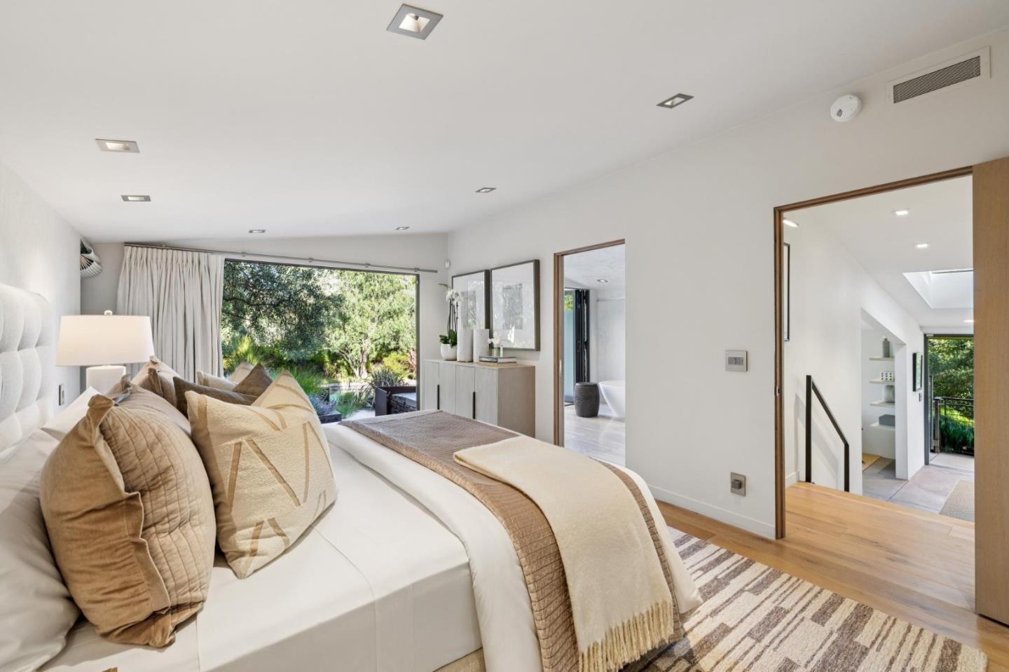 Detail Gallery Image 19 of 52 For 22 Grove Dr, Portola Valley,  CA 94028 - 3 Beds | 3 Baths