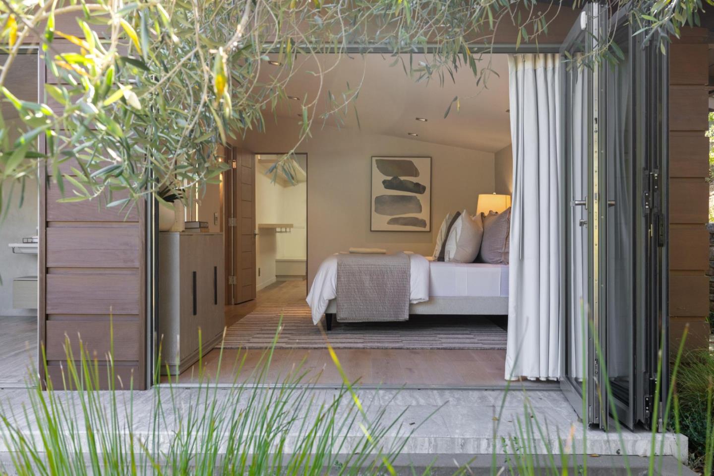 Detail Gallery Image 21 of 52 For 22 Grove Dr, Portola Valley,  CA 94028 - 3 Beds | 3 Baths