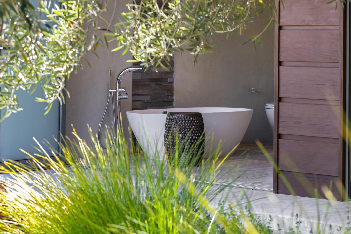 Detail Gallery Image 25 of 52 For 22 Grove Dr, Portola Valley,  CA 94028 - 3 Beds | 3 Baths