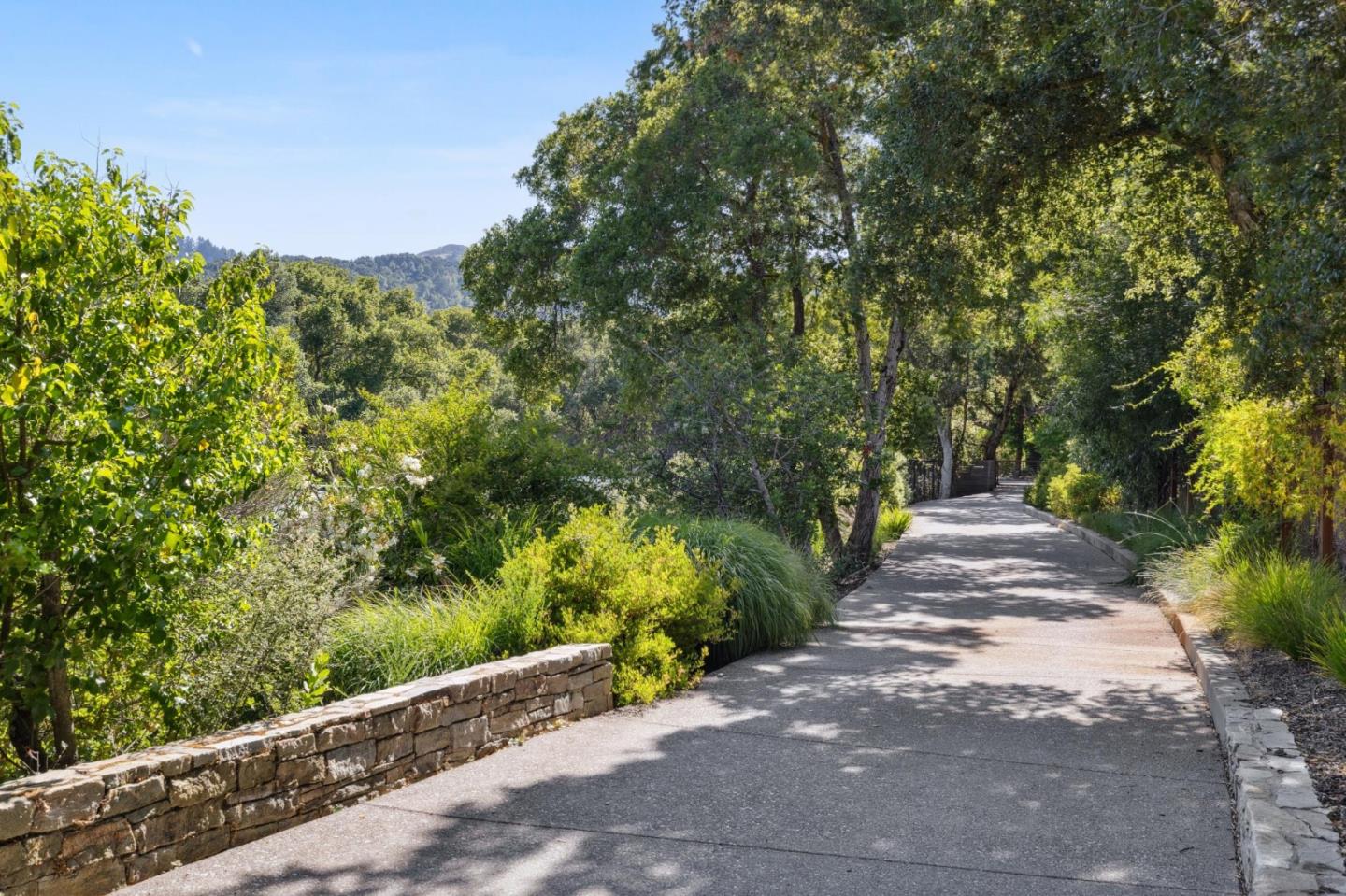 Detail Gallery Image 4 of 52 For 22 Grove Dr, Portola Valley,  CA 94028 - 3 Beds | 3 Baths