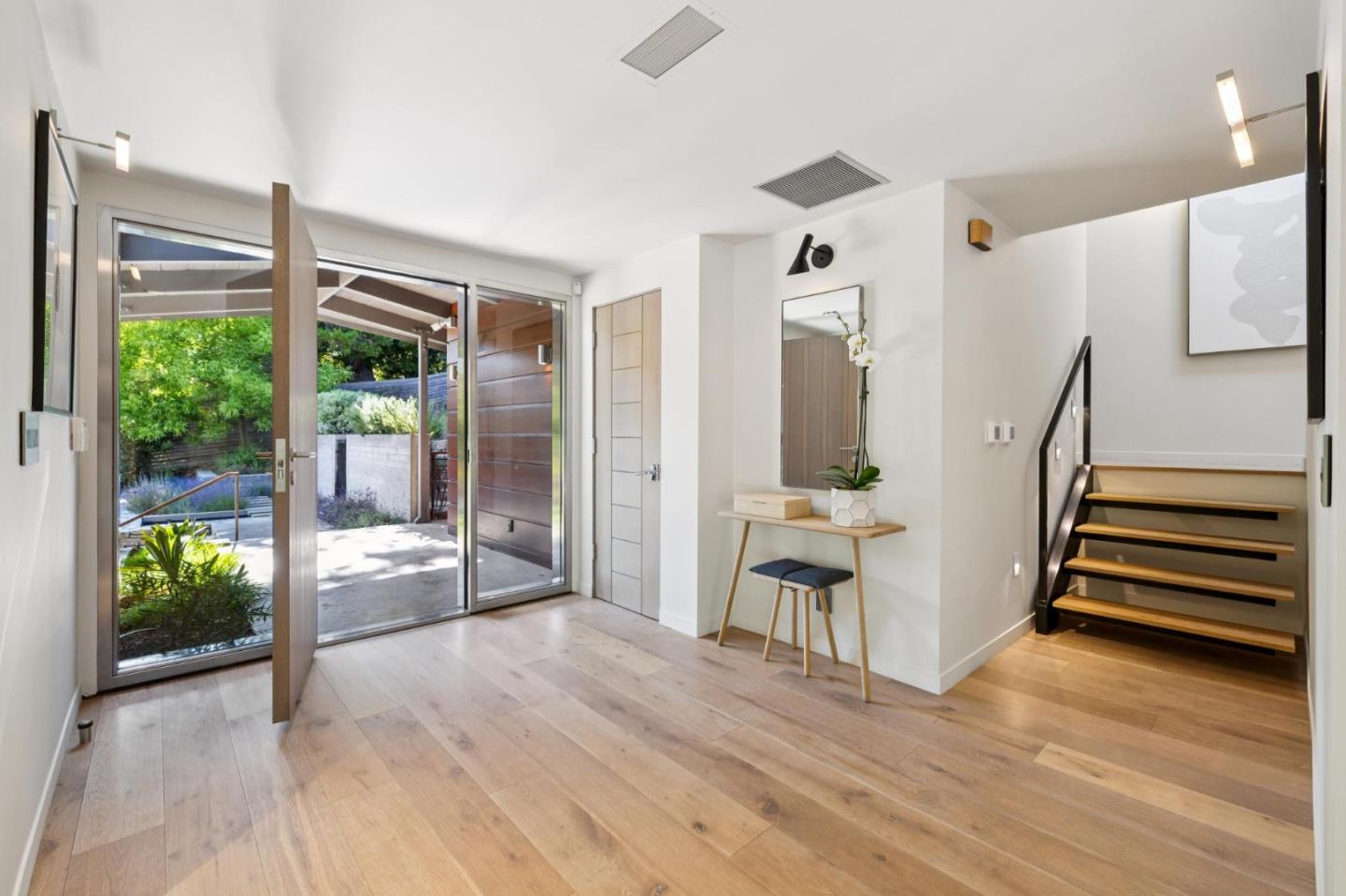 Detail Gallery Image 5 of 52 For 22 Grove Dr, Portola Valley,  CA 94028 - 3 Beds | 3 Baths