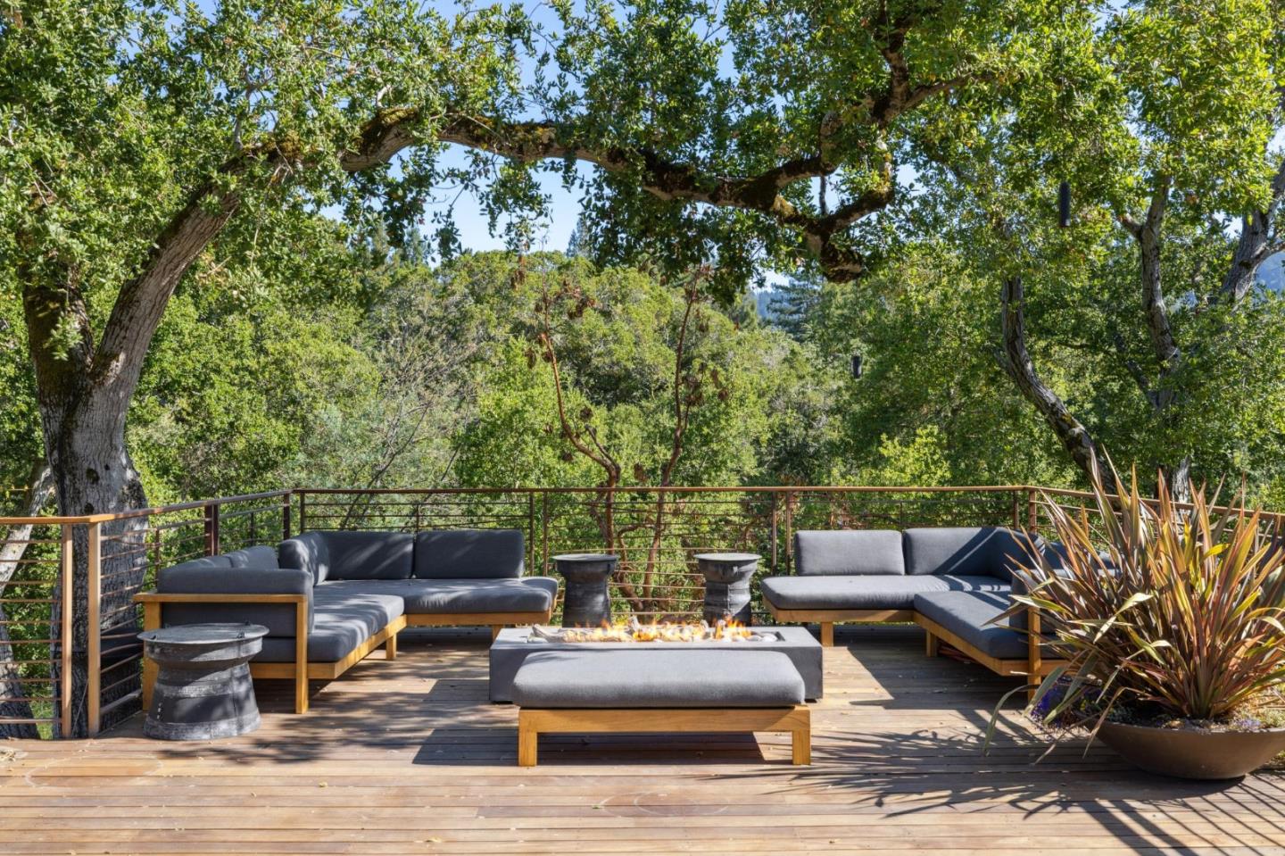 Detail Gallery Image 9 of 52 For 22 Grove Dr, Portola Valley,  CA 94028 - 3 Beds | 3 Baths