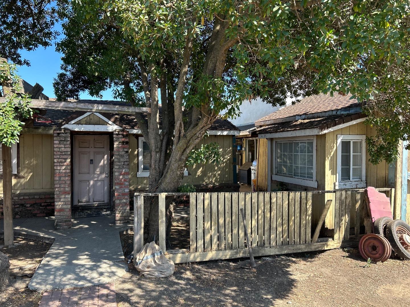 Detail Gallery Image 2 of 9 For 2160 Pacheco Pass Hwy, Gilroy,  CA 95020 - 2 Beds | 1 Baths