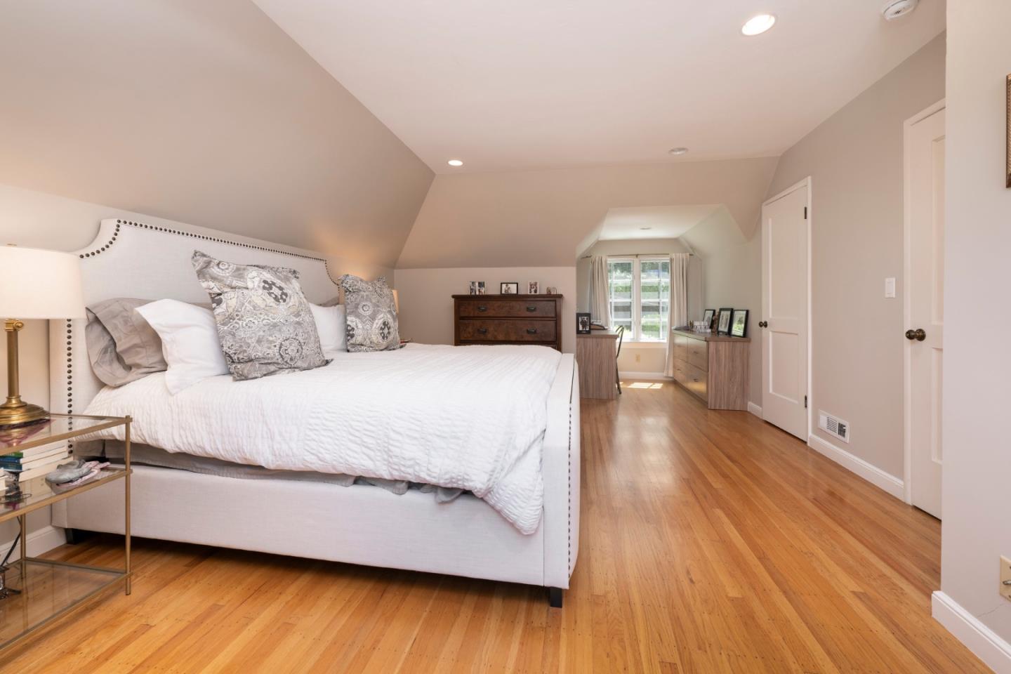 Detail Gallery Image 14 of 38 For 2820 Adeline Dr, Burlingame,  CA 94010 - 4 Beds | 3 Baths