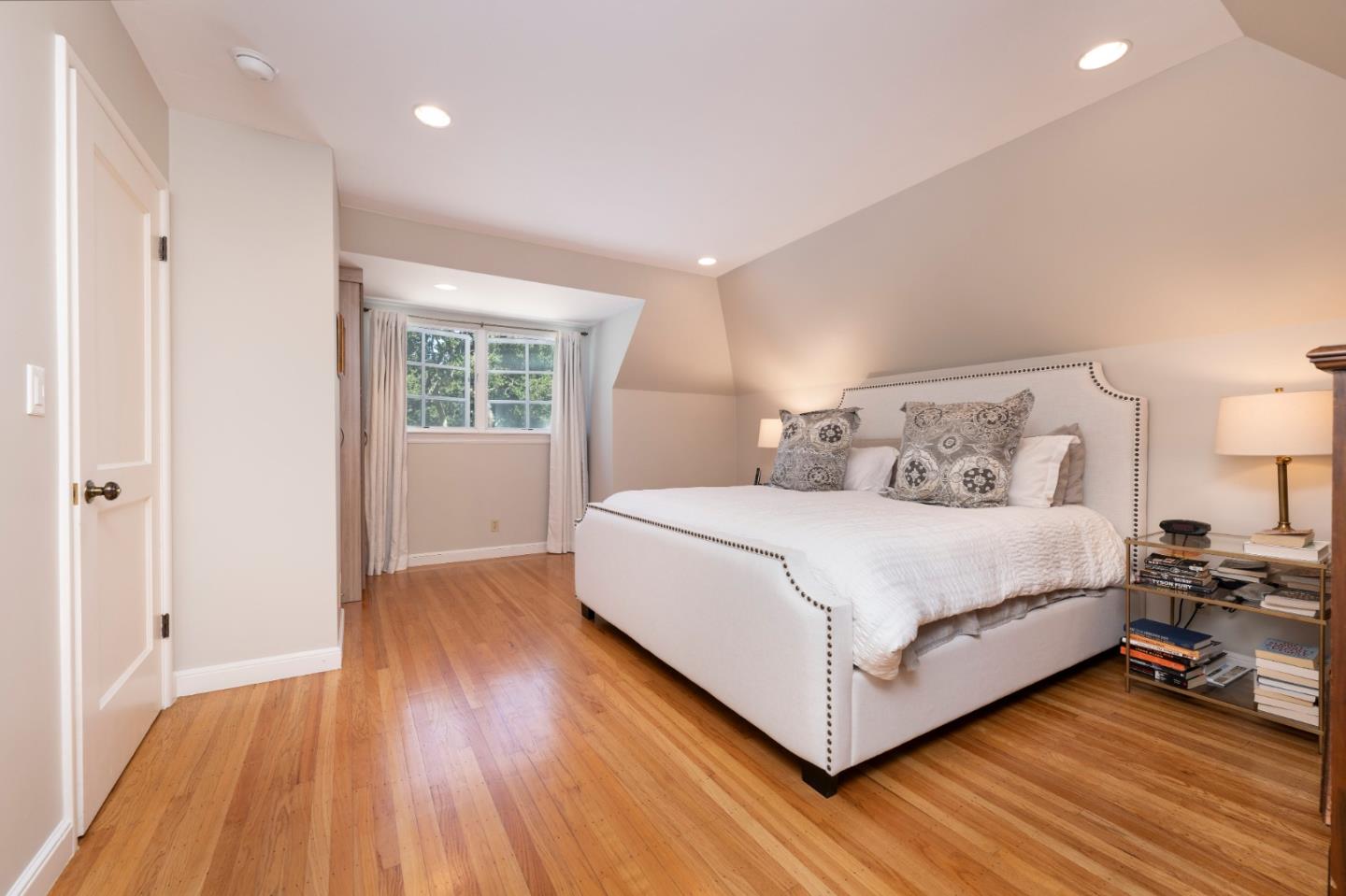 Detail Gallery Image 15 of 38 For 2820 Adeline Dr, Burlingame,  CA 94010 - 4 Beds | 3 Baths