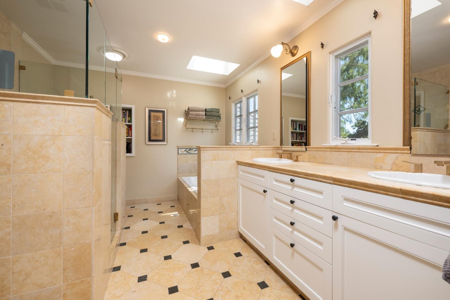 Detail Gallery Image 17 of 38 For 2820 Adeline Dr, Burlingame,  CA 94010 - 4 Beds | 3 Baths