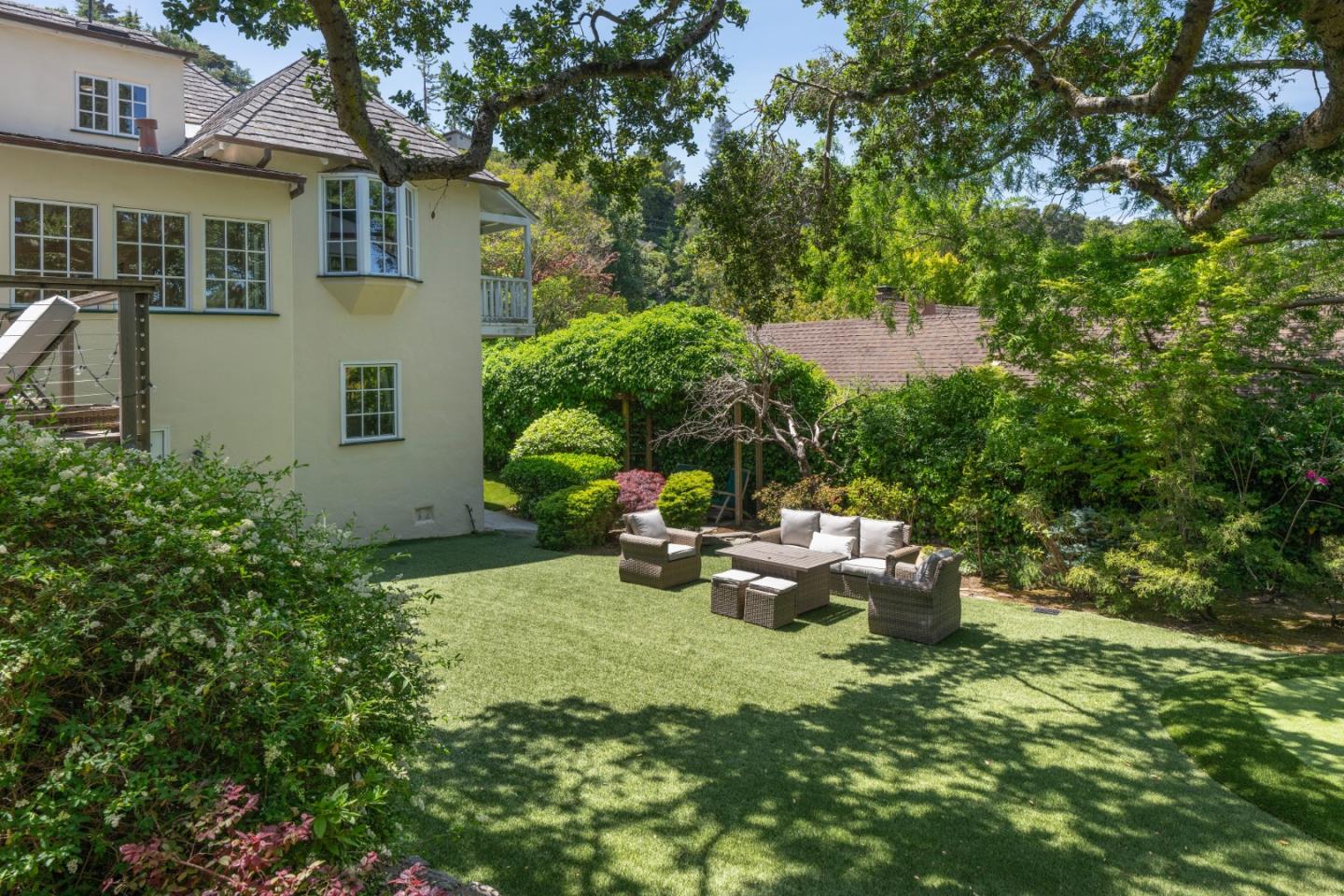 Detail Gallery Image 27 of 38 For 2820 Adeline Dr, Burlingame,  CA 94010 - 4 Beds | 3 Baths