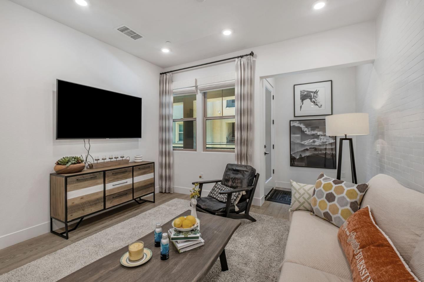 Detail Gallery Image 6 of 26 For 1000 Berryessa Ln #211,  Davis,  CA 95616 - 2 Beds | 2 Baths