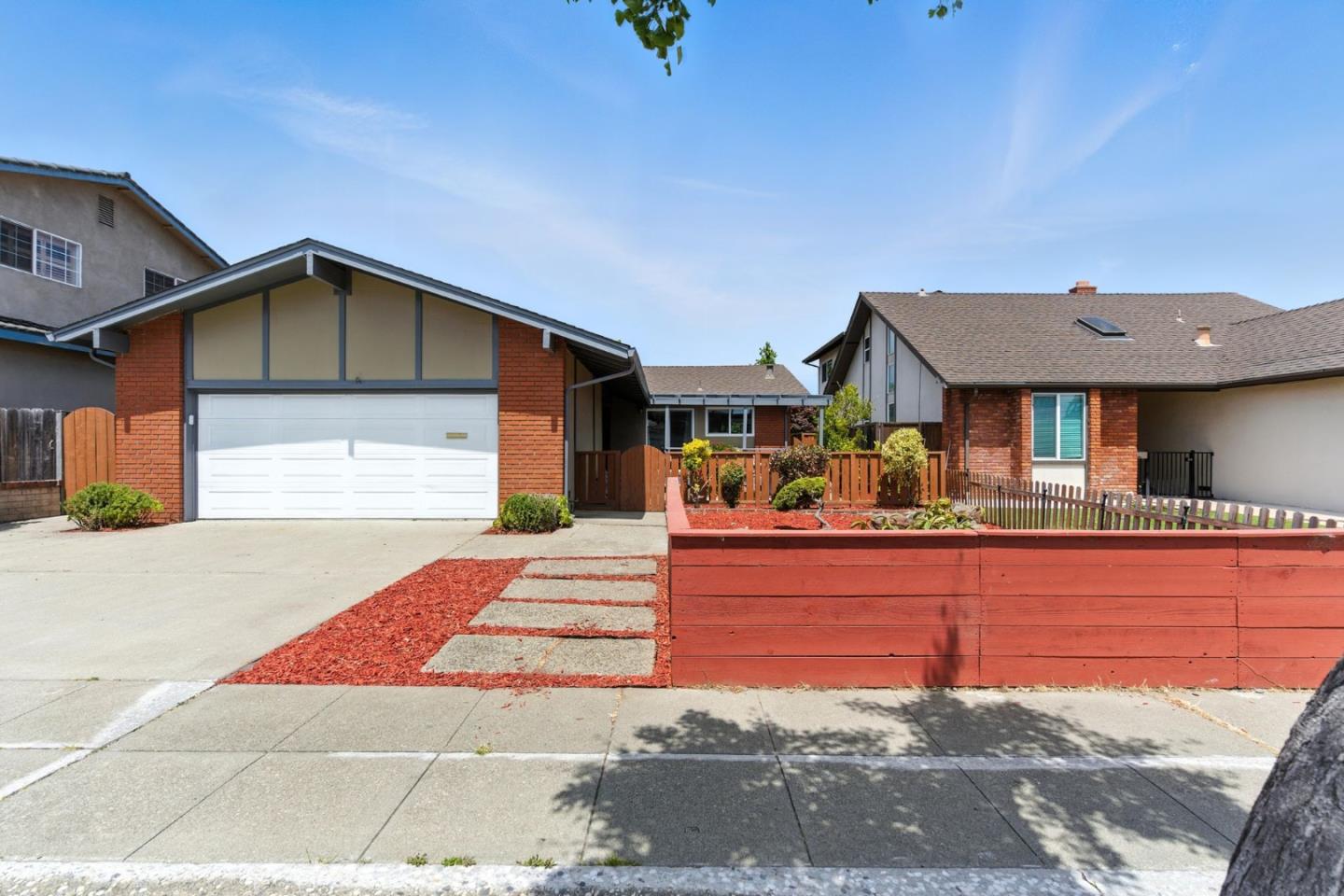 Detail Gallery Image 1 of 37 For 1017 Island Dr, Alameda,  CA 94502 - 3 Beds | 2 Baths