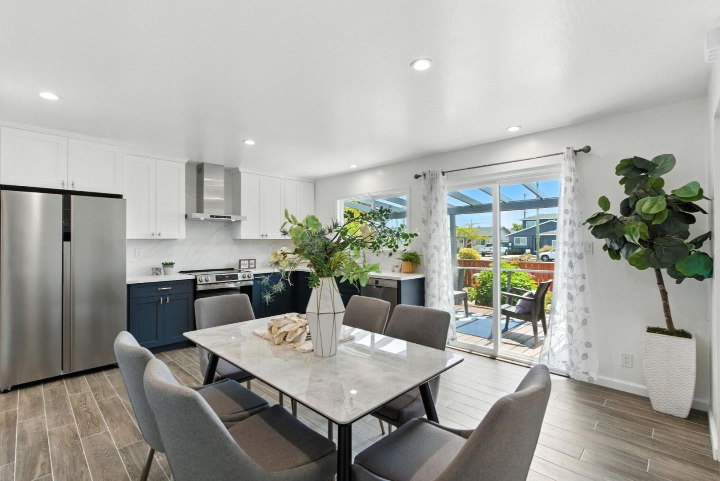 Detail Gallery Image 12 of 37 For 1017 Island Dr, Alameda,  CA 94502 - 3 Beds | 2 Baths