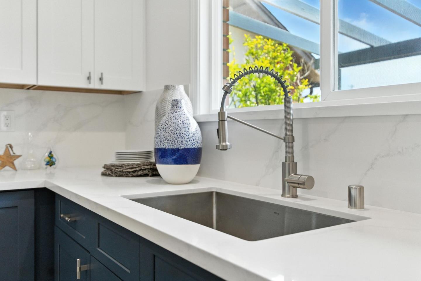 Detail Gallery Image 17 of 37 For 1017 Island Dr, Alameda,  CA 94502 - 3 Beds | 2 Baths