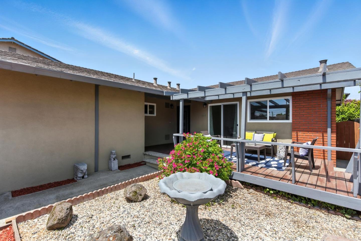 Detail Gallery Image 4 of 37 For 1017 Island Dr, Alameda,  CA 94502 - 3 Beds | 2 Baths