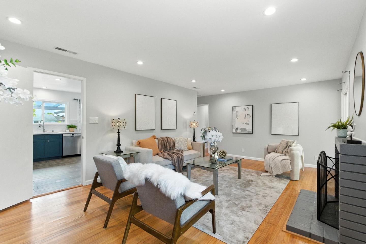 Detail Gallery Image 8 of 37 For 1017 Island Dr, Alameda,  CA 94502 - 3 Beds | 2 Baths