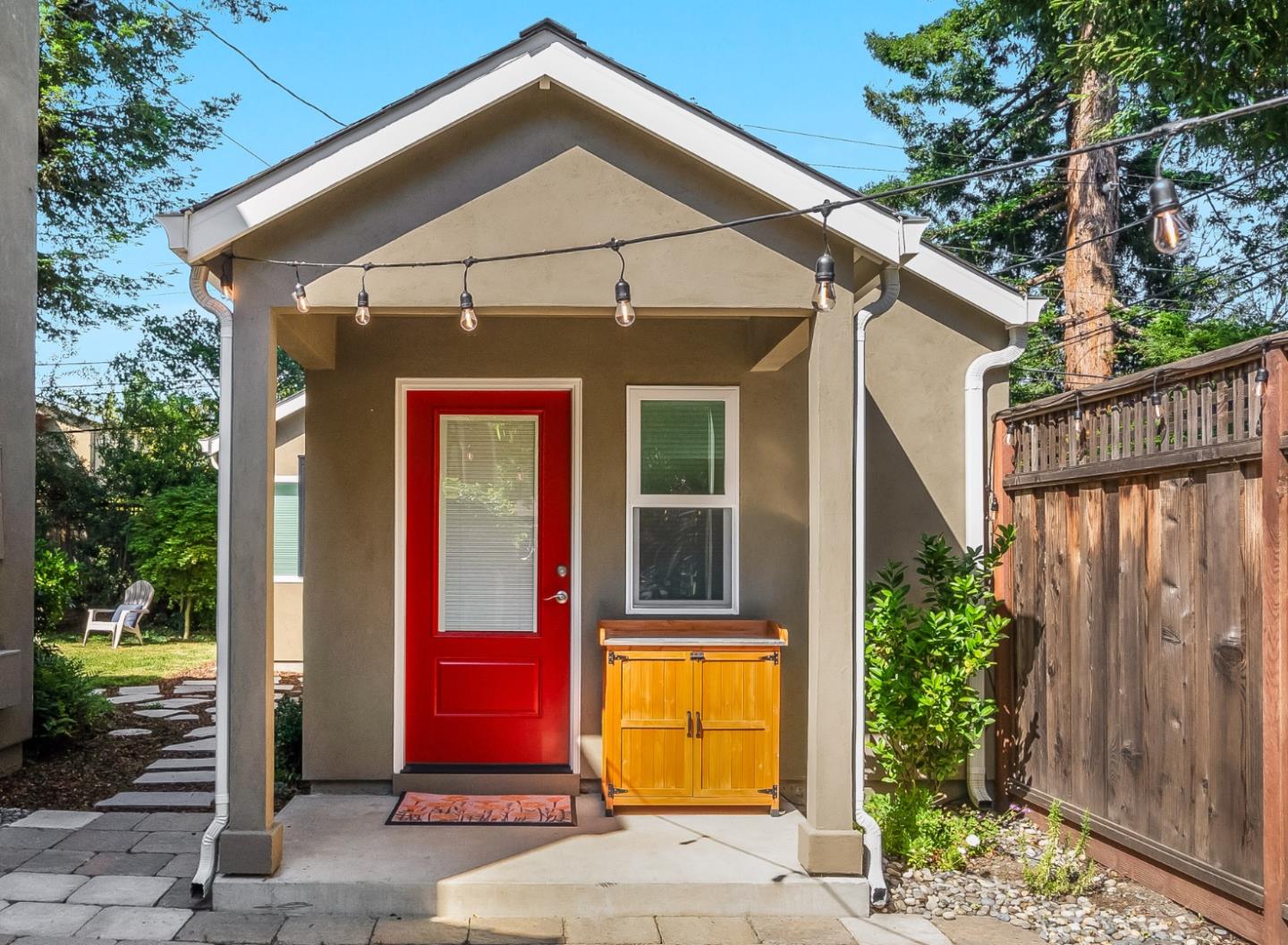 Detail Gallery Image 11 of 19 For 161 Jeter St, Redwood City,  CA 94062 - 5 Beds | 3/1 Baths