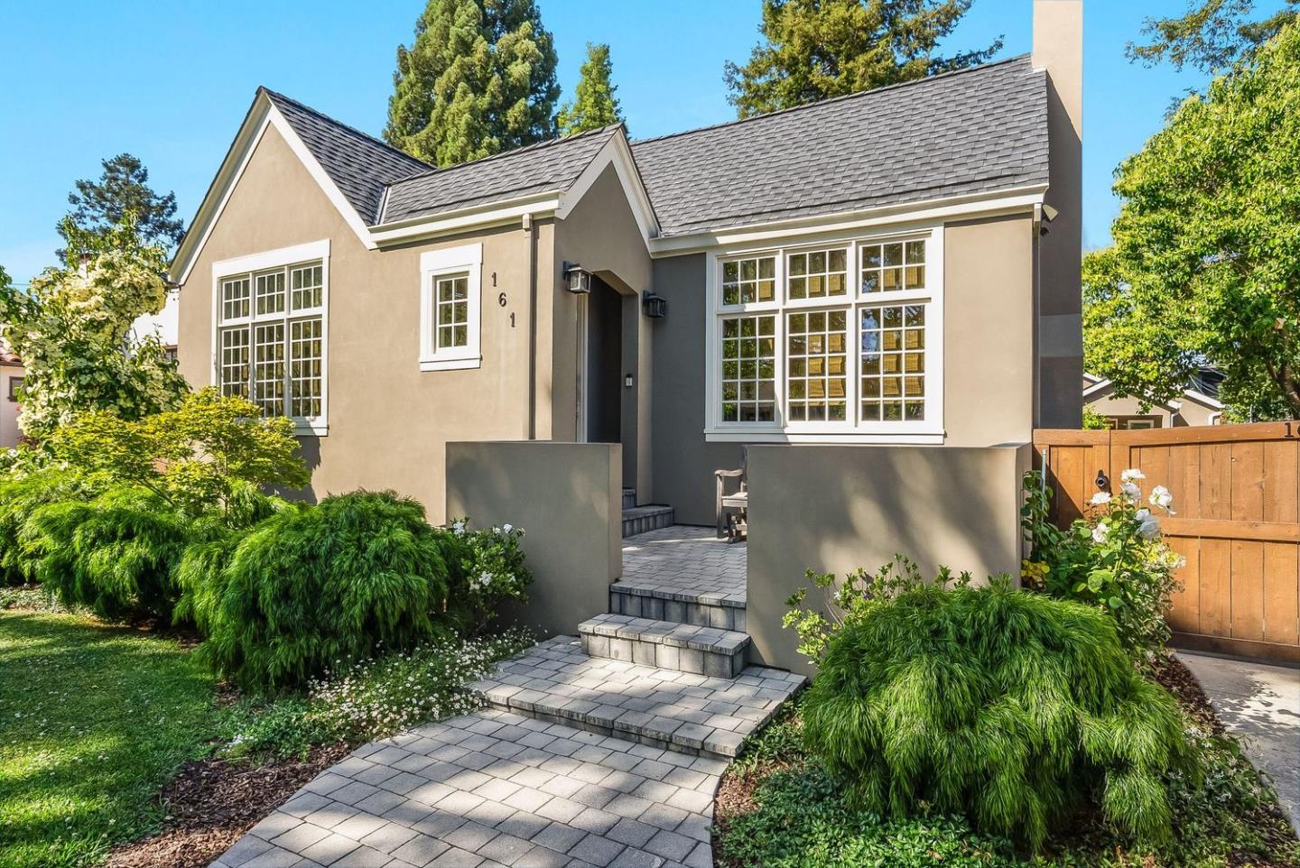 Detail Gallery Image 2 of 19 For 161 Jeter St, Redwood City,  CA 94062 - 5 Beds | 3/1 Baths