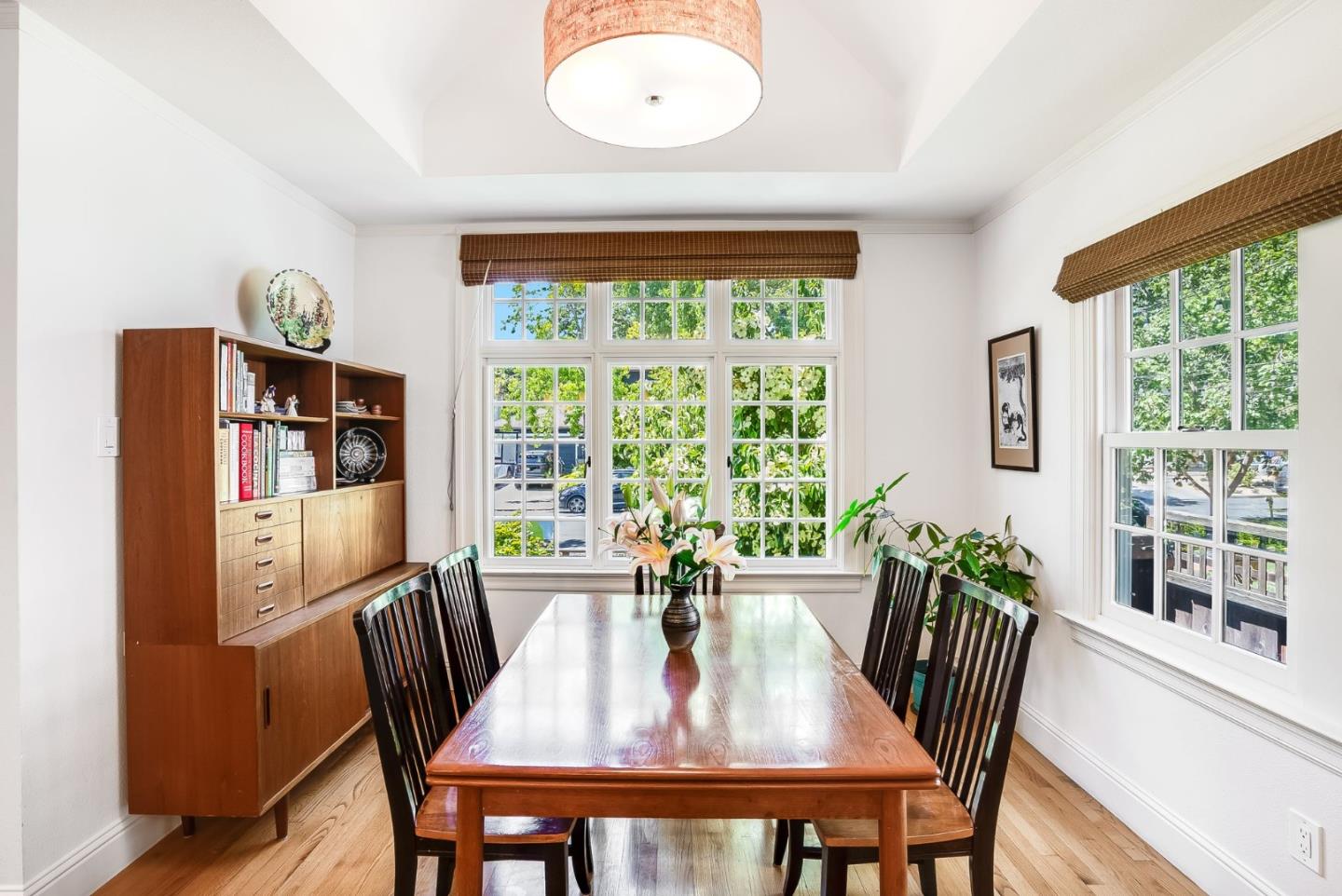 Detail Gallery Image 6 of 19 For 161 Jeter St, Redwood City,  CA 94062 - 5 Beds | 3/1 Baths