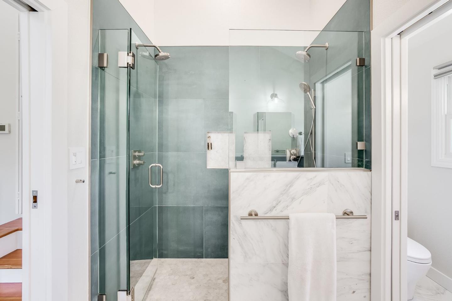 Detail Gallery Image 9 of 19 For 161 Jeter St, Redwood City,  CA 94062 - 5 Beds | 3/1 Baths