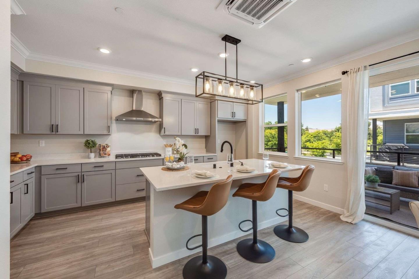 Detail Gallery Image 10 of 36 For 5714 Synergy Ct, San Jose,  CA 95119 - 2 Beds | 2/1 Baths