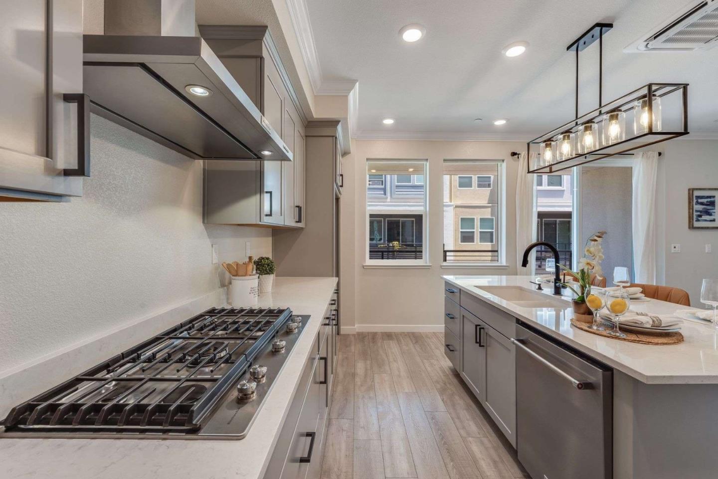 Detail Gallery Image 14 of 36 For 5714 Synergy Ct, San Jose,  CA 95119 - 2 Beds | 2/1 Baths
