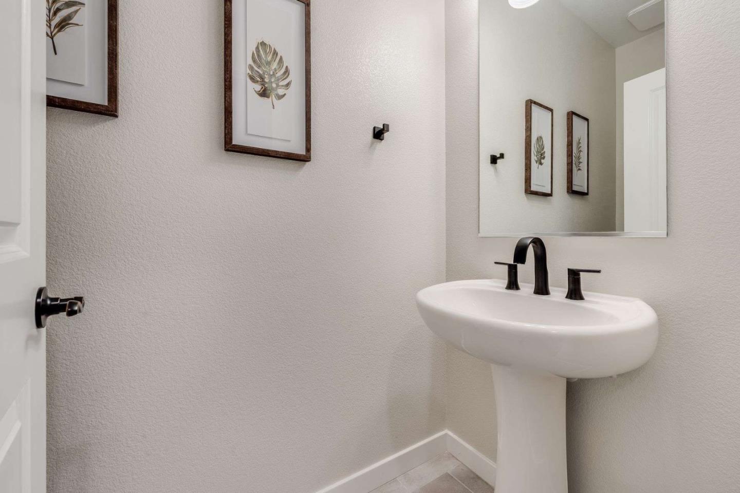 Detail Gallery Image 3 of 36 For 5714 Synergy Ct, San Jose,  CA 95119 - 2 Beds | 2/1 Baths