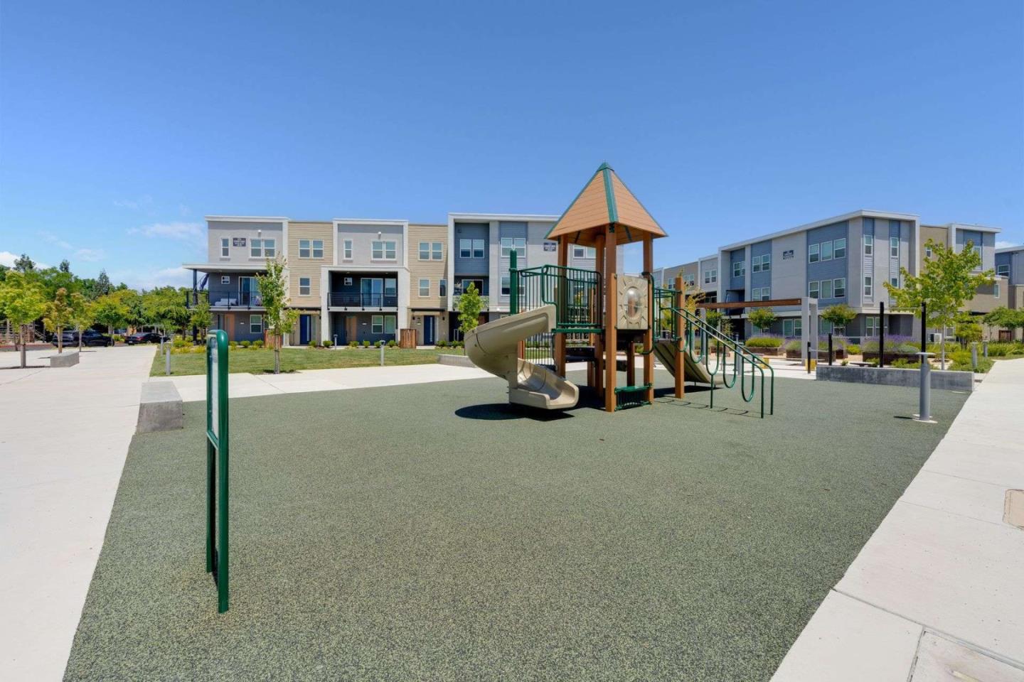 Detail Gallery Image 33 of 36 For 5714 Synergy Ct, San Jose,  CA 95119 - 2 Beds | 2/1 Baths