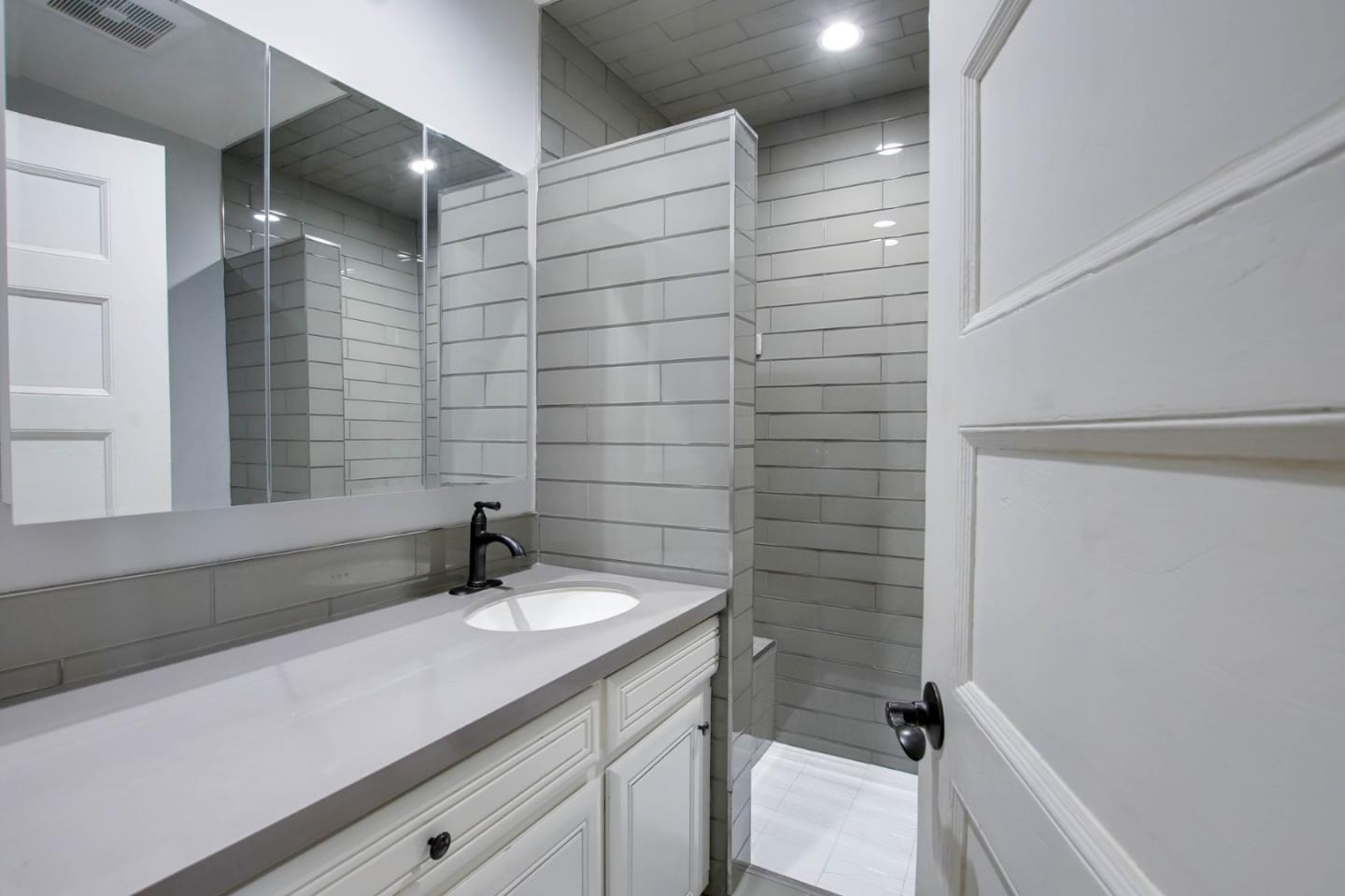 Detail Gallery Image 25 of 43 For 222 5th St #101,  Hollister,  CA 95023 - – Beds | – Baths