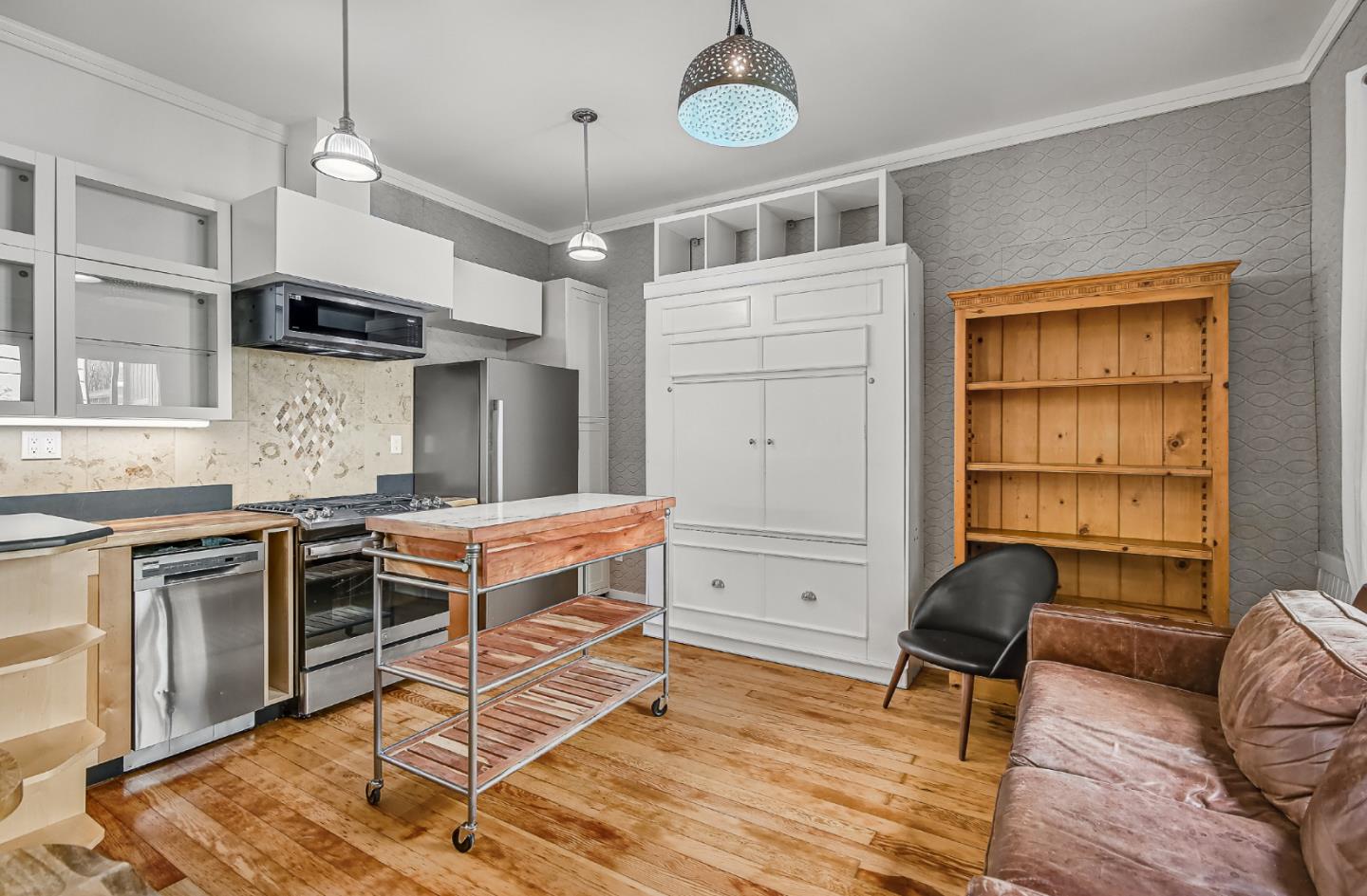 Detail Gallery Image 11 of 14 For 950 Noe St, San Francisco,  CA 94114 - – Beds | – Baths