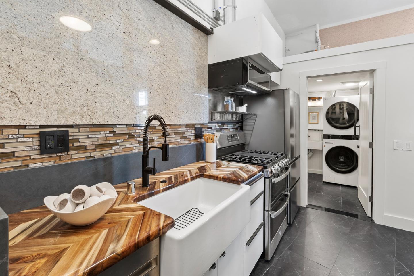 Detail Gallery Image 21 of 36 For 950 Noe St, San Francisco,  CA 94114 - – Beds | – Baths