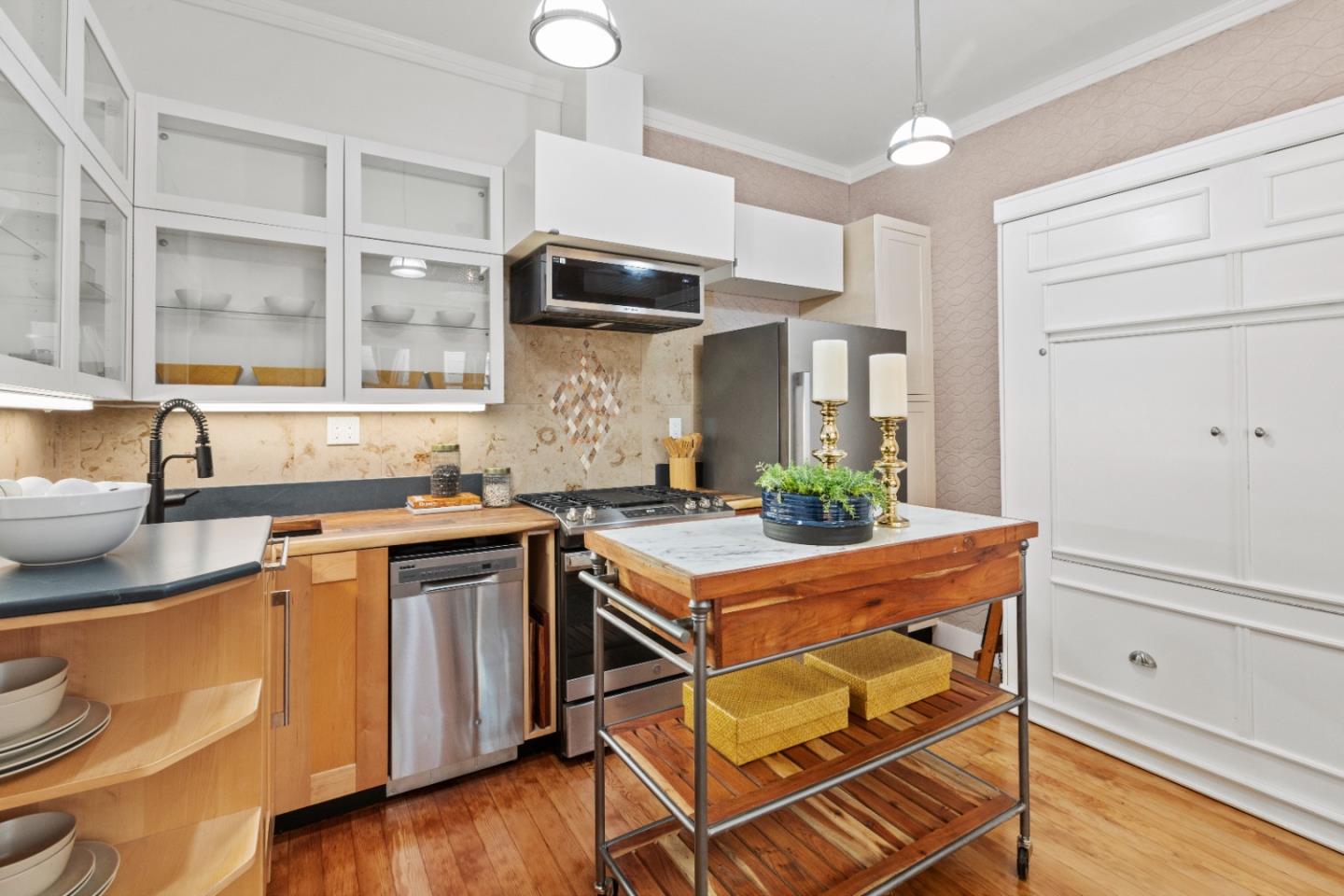 Detail Gallery Image 27 of 36 For 950 Noe St, San Francisco,  CA 94114 - – Beds | – Baths