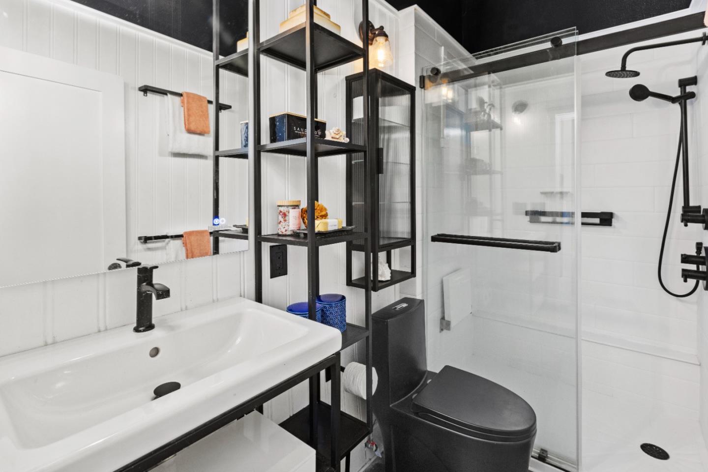 Detail Gallery Image 34 of 36 For 950 Noe St, San Francisco,  CA 94114 - – Beds | – Baths