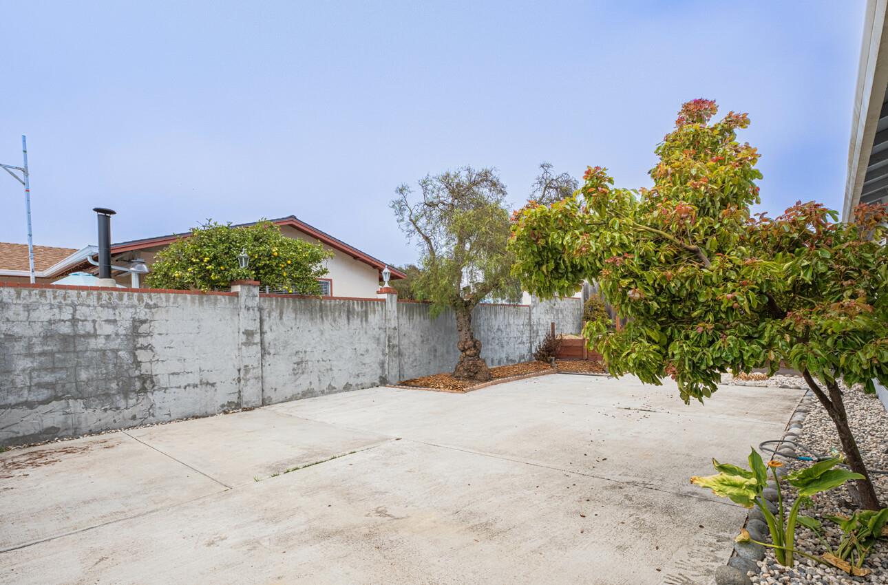 Detail Gallery Image 3 of 34 For 1676 Flores St, Seaside,  CA 93955 - 4 Beds | 2 Baths