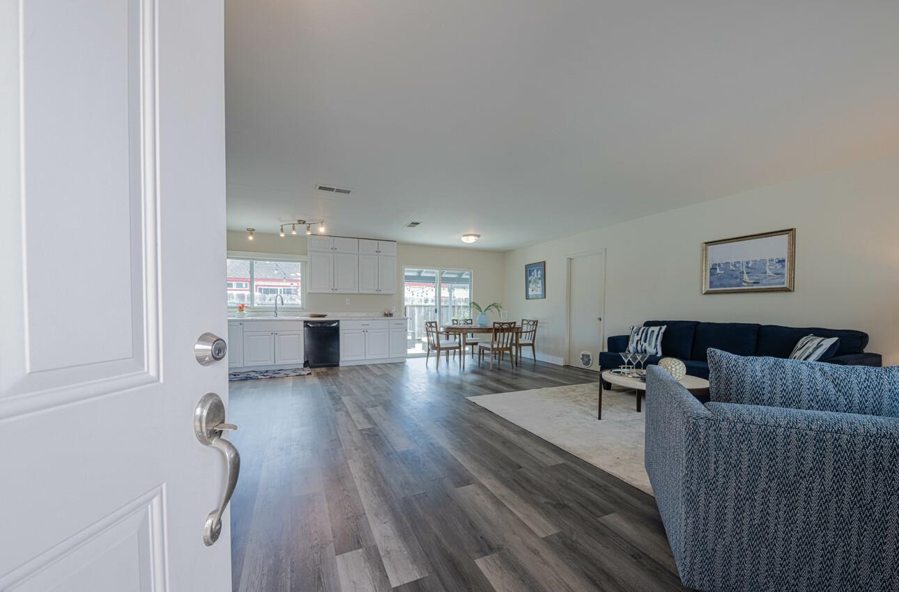 Detail Gallery Image 4 of 34 For 1676 Flores St, Seaside,  CA 93955 - 4 Beds | 2 Baths