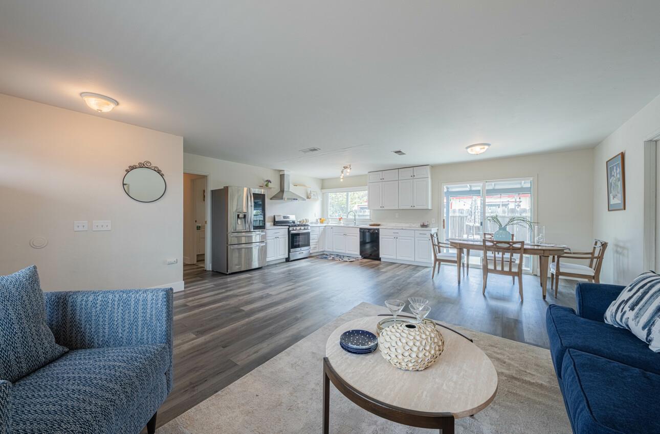 Detail Gallery Image 5 of 34 For 1676 Flores St, Seaside,  CA 93955 - 4 Beds | 2 Baths