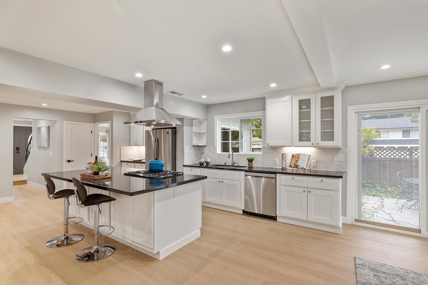 Detail Gallery Image 22 of 71 For 1001 Everglades Dr, Pacifica,  CA 94044 - 6 Beds | 3 Baths
