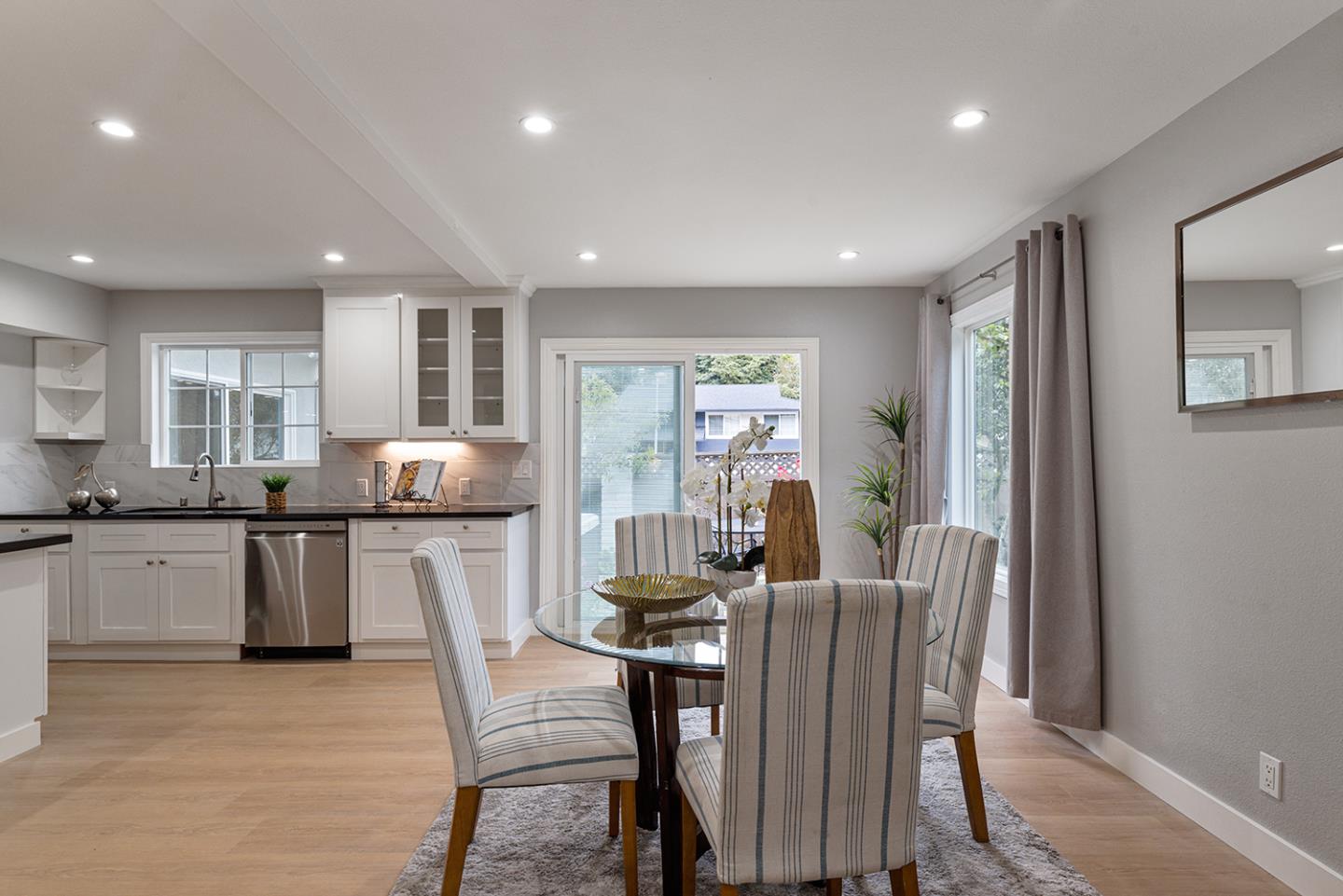 Detail Gallery Image 27 of 71 For 1001 Everglades Dr, Pacifica,  CA 94044 - 6 Beds | 3 Baths