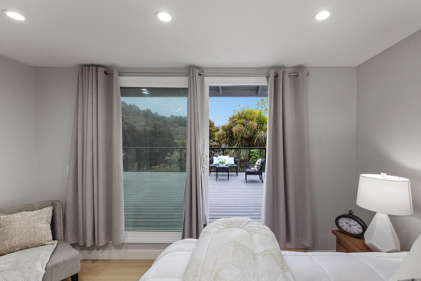 Detail Gallery Image 35 of 71 For 1001 Everglades Dr, Pacifica,  CA 94044 - 6 Beds | 3 Baths