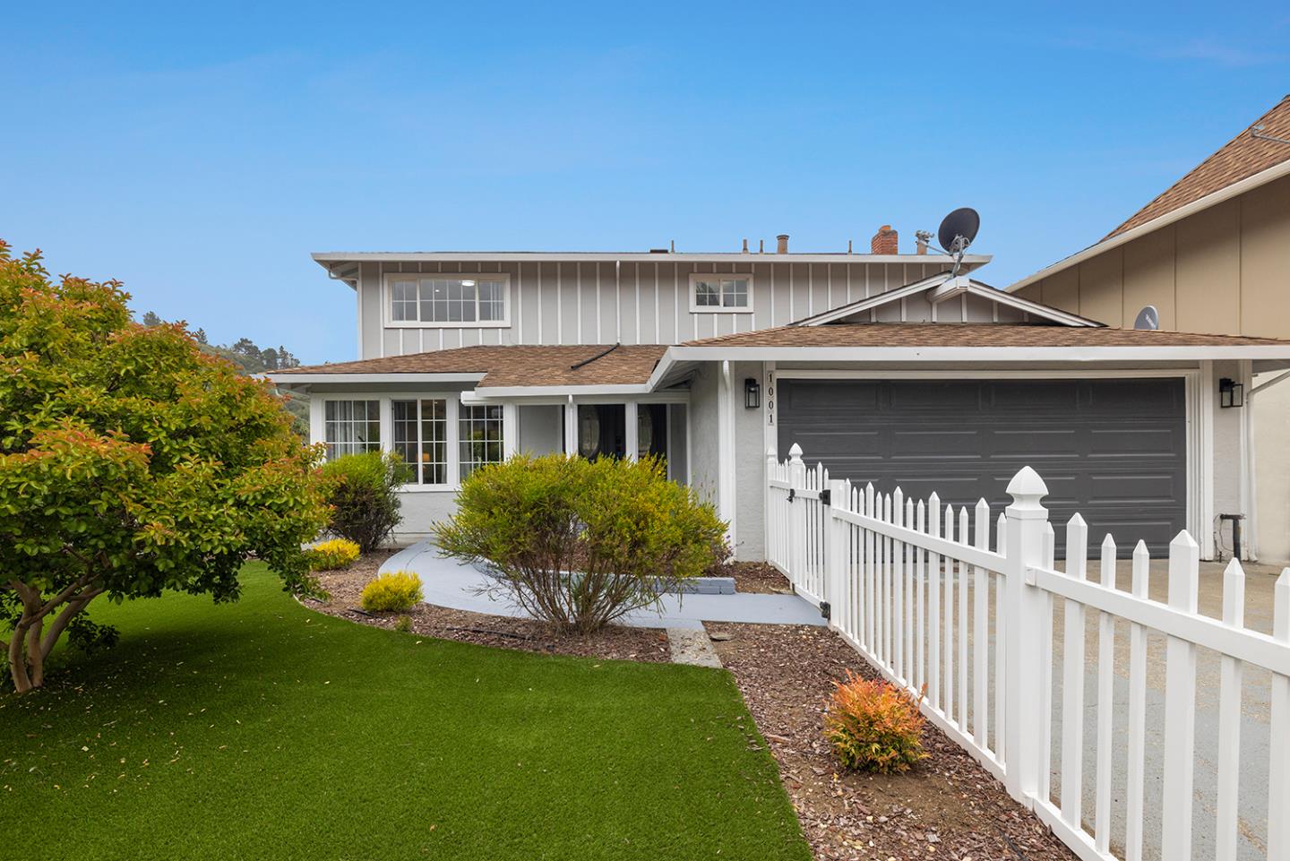 Detail Gallery Image 6 of 71 For 1001 Everglades Dr, Pacifica,  CA 94044 - 6 Beds | 3 Baths