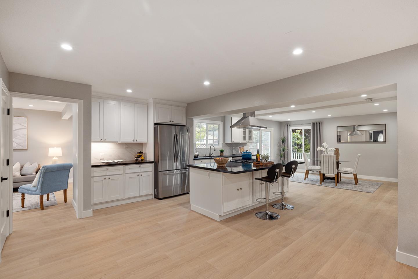 Detail Gallery Image 9 of 71 For 1001 Everglades Dr, Pacifica,  CA 94044 - 6 Beds | 3 Baths