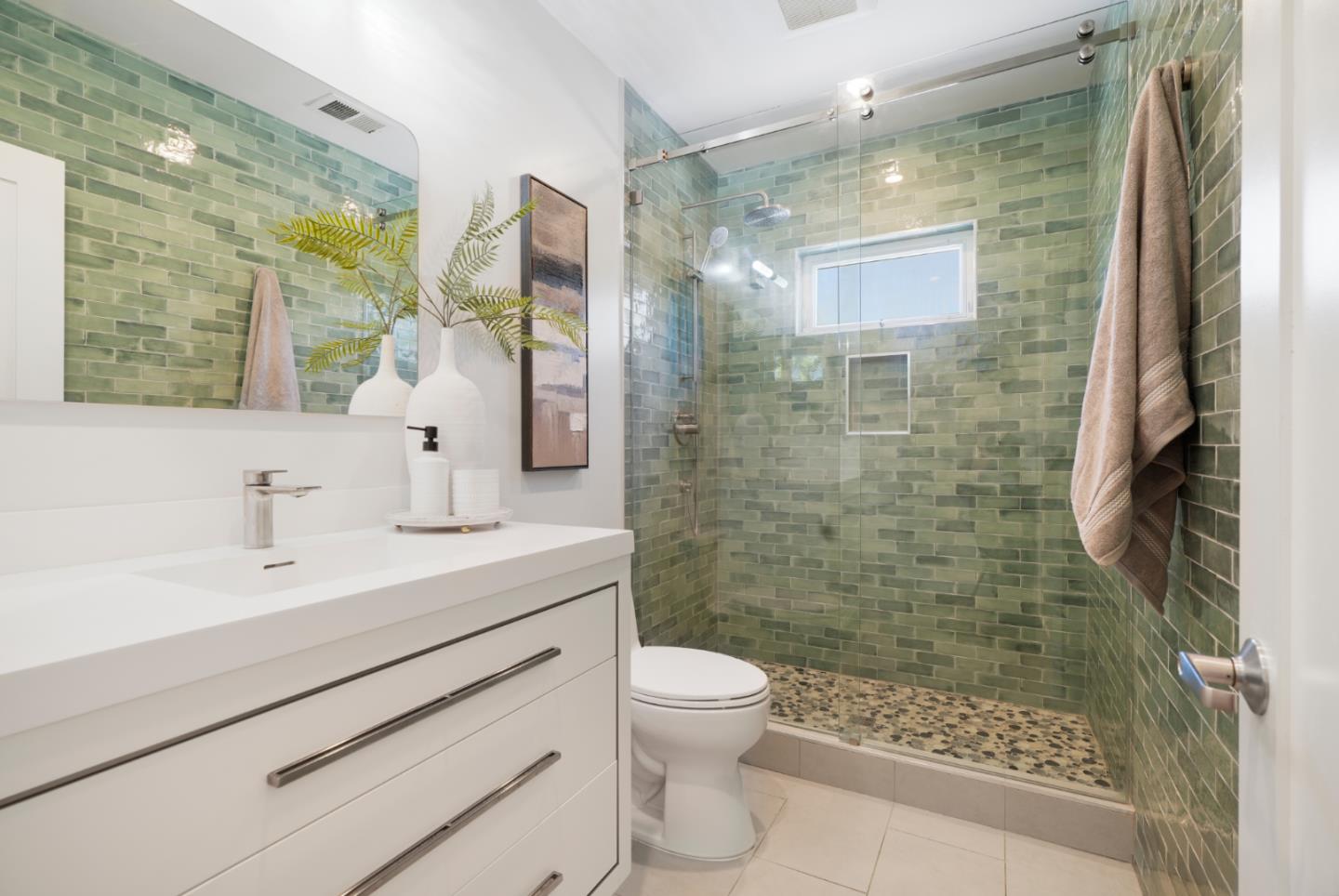Detail Gallery Image 29 of 42 For 2238 Lincoln St, East Palo Alto,  CA 94303 - 4 Beds | 2/1 Baths