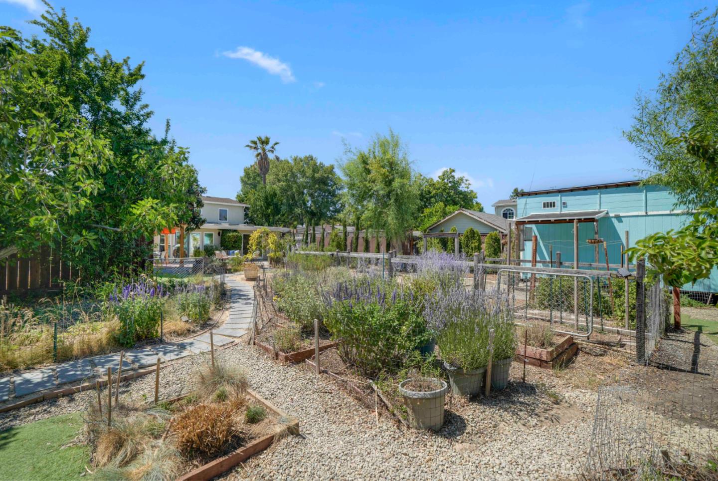 Detail Gallery Image 37 of 42 For 2238 Lincoln St, East Palo Alto,  CA 94303 - 4 Beds | 2/1 Baths