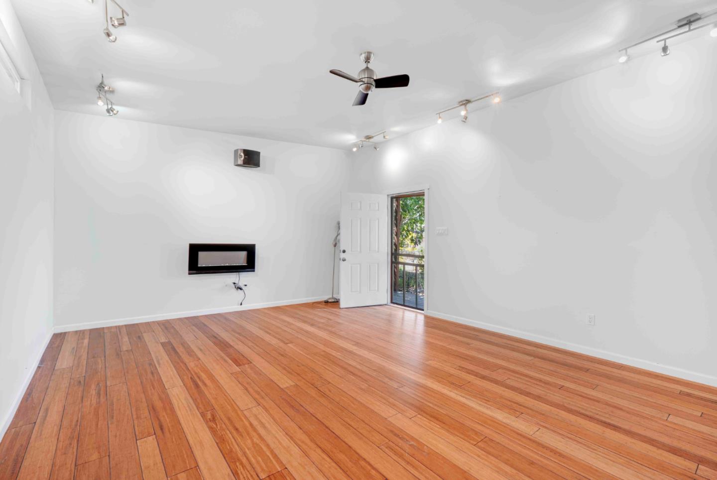 Detail Gallery Image 39 of 42 For 2238 Lincoln St, East Palo Alto,  CA 94303 - 4 Beds | 2/1 Baths