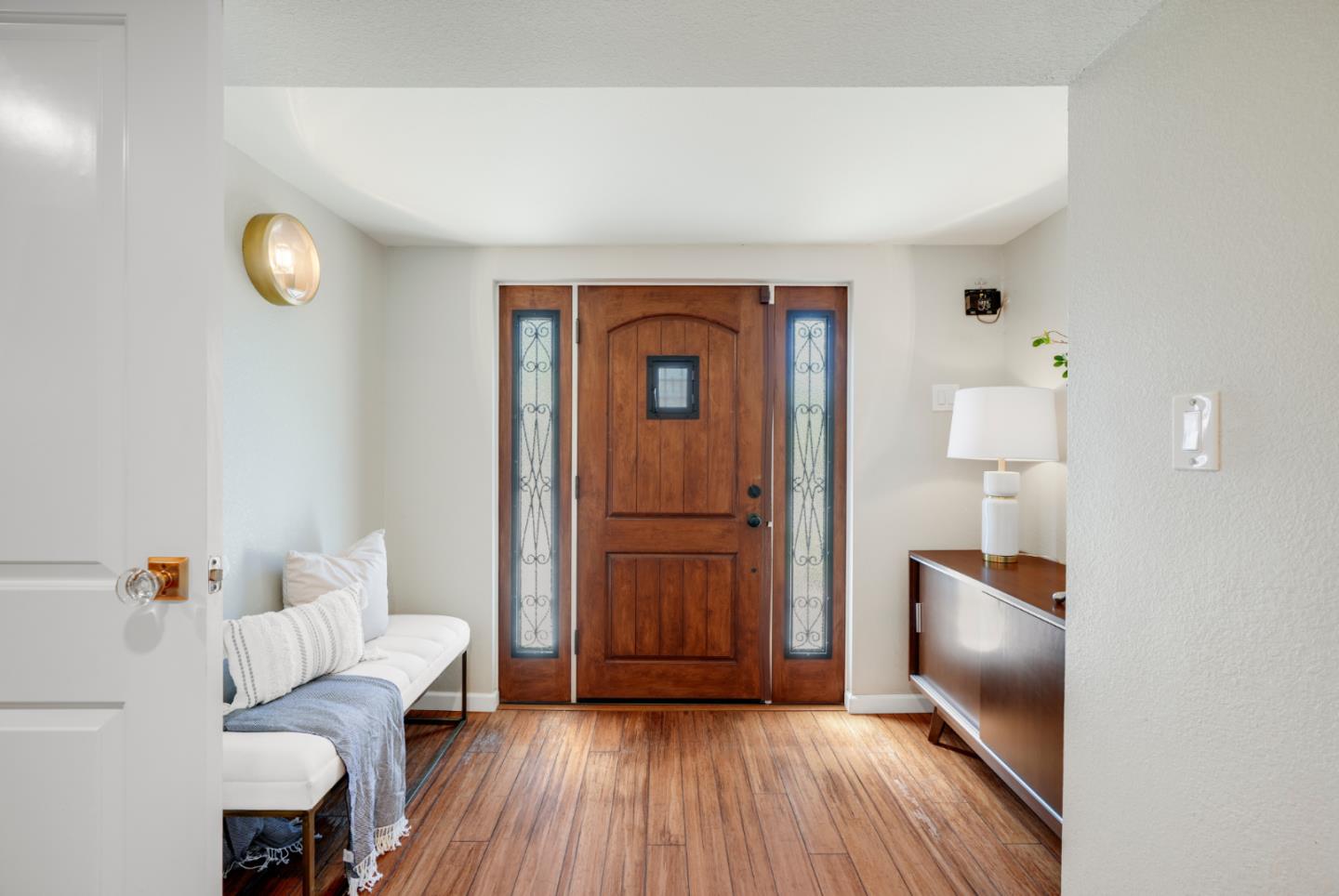 Detail Gallery Image 4 of 42 For 2238 Lincoln St, East Palo Alto,  CA 94303 - 4 Beds | 2/1 Baths