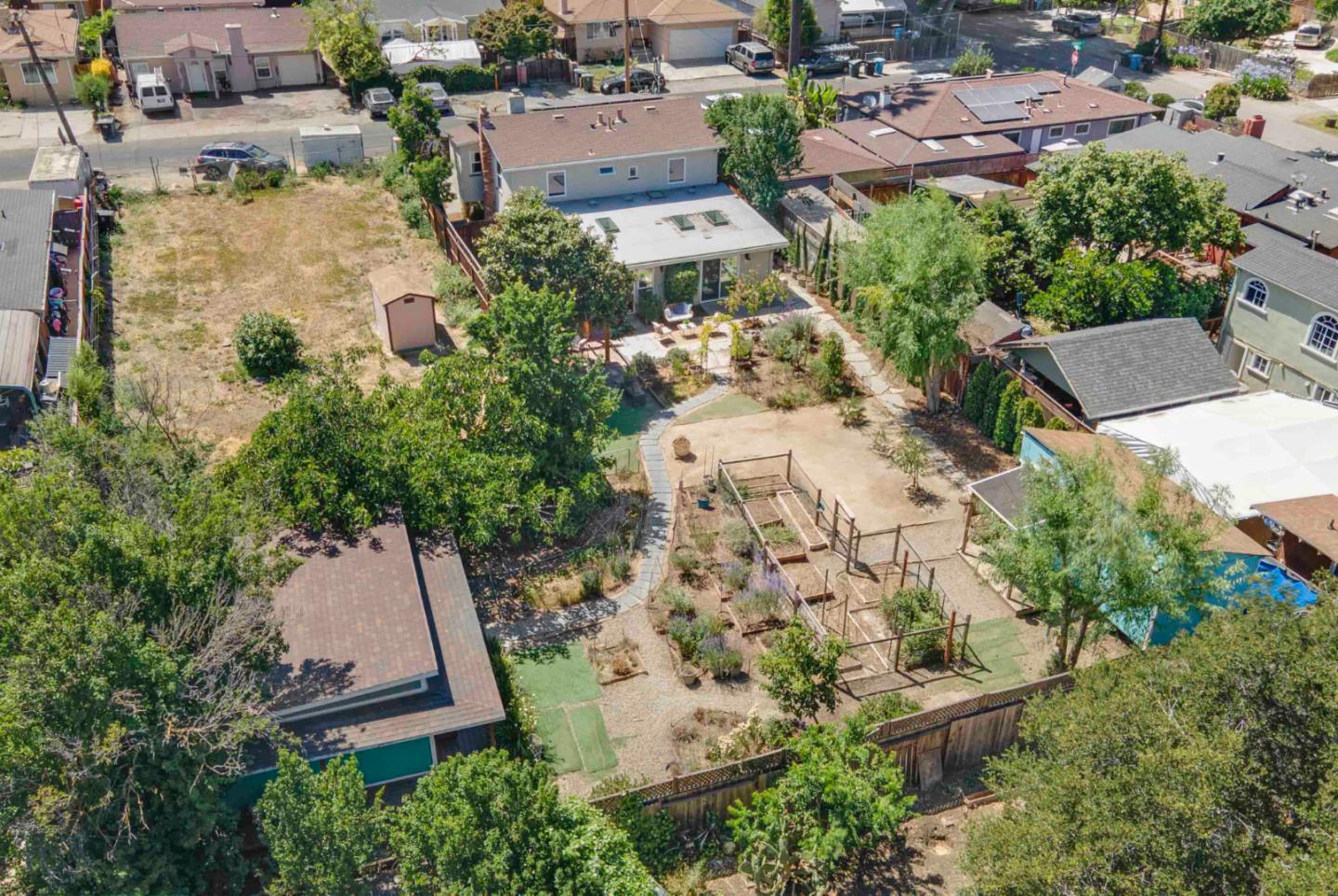 Detail Gallery Image 40 of 42 For 2238 Lincoln St, East Palo Alto,  CA 94303 - 4 Beds | 2/1 Baths