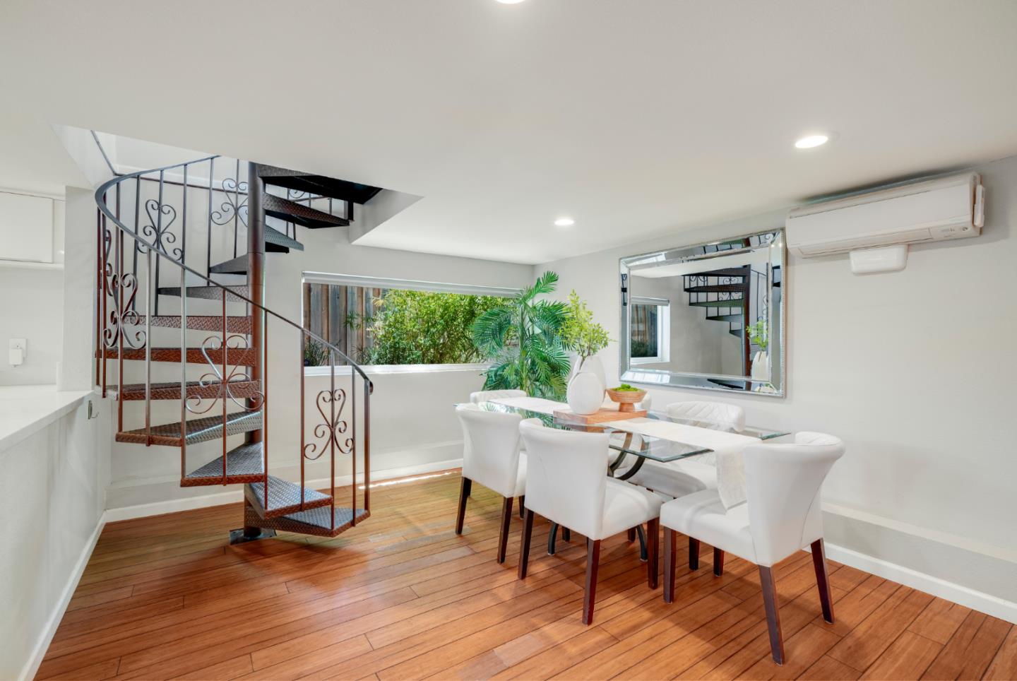 Detail Gallery Image 9 of 42 For 2238 Lincoln St, East Palo Alto,  CA 94303 - 4 Beds | 2/1 Baths