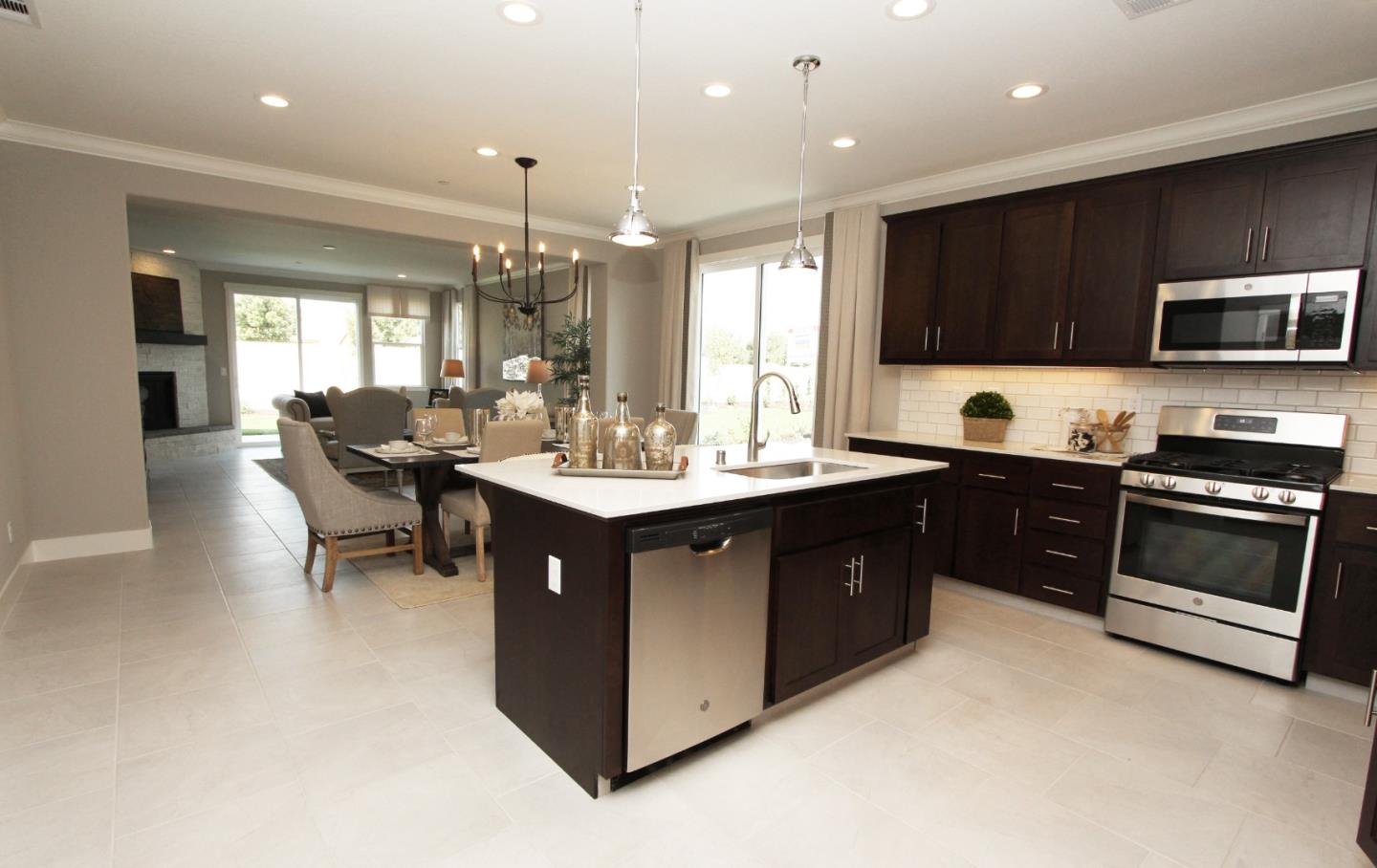 Detail Gallery Image 5 of 19 For 1212 Gypsum Dr #2-3,  Los Banos,  CA 93635 - 4 Beds | 2 Baths