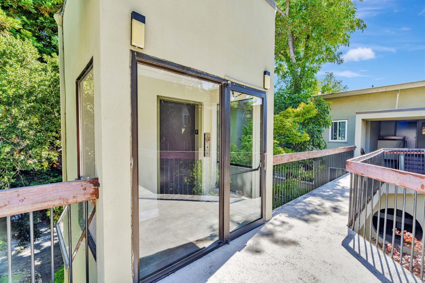 Detail Gallery Image 4 of 41 For 177 N El Camino Real #34,  San Mateo,  CA 94401 - 1 Beds | 1 Baths